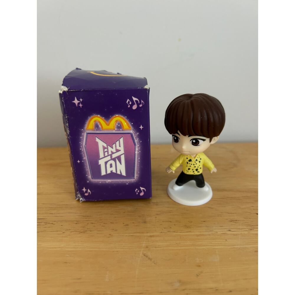 McDonald's TinyTAN x BTS Happy Meal "Throwback Edition" Jin Figure - Picture 2 of 5